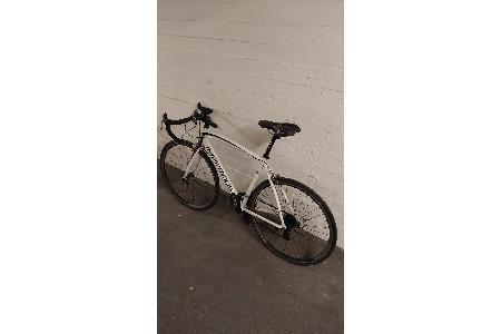 Wer kann Angaben zu dem abgebildeten Rennrad machen? (c) Polizeidirektion Lübeck - Bild freigegeben Wer kann Angaben zu dem abgebildeten Rennrad machen? (c) Polizeidirektion Lübeck - Bild freigegeben