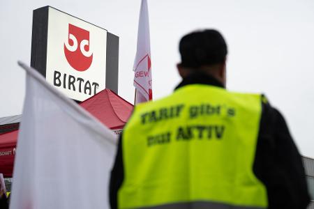 Die Gewerkschaft fordert ein Einstiegsgehalt von 3.000 Euro.