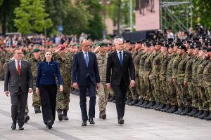 Merz: Jeden Zentimeter des Nato-Territoriums verteidigen