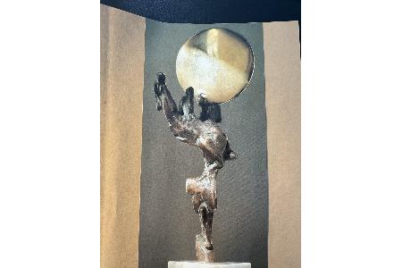 Gestohlene Bronzefigur Gestohlene Bronzefigur