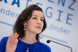 Forschungsministerin Dorothee Bär nennt die neuen Vorgaben für Harvard "fatal". (Archivbild)