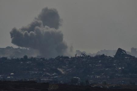 Israel hat erneut Dutzende Angriffe auf den Gazastreifen geflogen. Israel hat erneut Dutzende Angriffe auf den Gazastreifen geflogen.