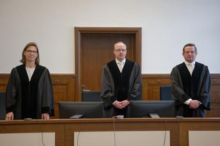 Der Antrag der Verbraucherzentrale sei unbegründet, sagte der Vorsitzende Richter Oliver Jörgens (M).