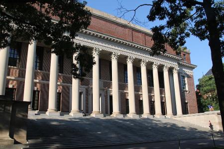 Harvard geht juristisch gegen Trumps Regierung vor - und hat vorerst Erfolg. (Archivbild) Harvard geht juristisch gegen Trumps Regierung vor - und hat vorerst Erfolg. (Archivbild)