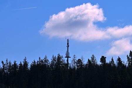 Hier gibt es Handynetz - anderswo fehlen hingegen noch Mobilfunkmasten im Wald, an Wiesen oder an Bauernhöfen. (Symbolbild) Hier gibt es Handynetz - anderswo fehlen hingegen noch Mobilfunkmasten im Wald, an Wiesen oder an Bauernhöfen. (Symbolbild)