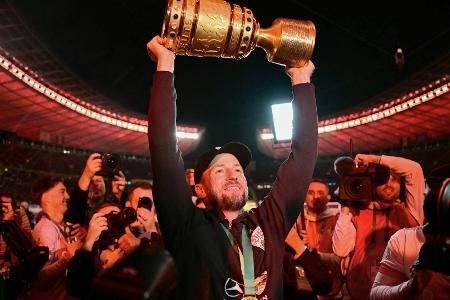 Glatze wie Löw? Hoeneß hat es Glatze wie Löw? Hoeneß hat es