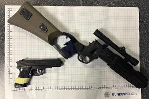 Verkleidung führt zu Ordnungswidrigkeitenanzeige Bundespolizei beschlagnahmt Anscheinswaffen