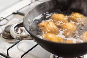 Kartoffelwasser ist ein Alleskönner