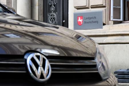 Nach dem Dieselskandal bei Volkswagen gibt es zwar ein weiteres Urteil mit Haftstrafen, ein Ende der Aufarbeitung ist aber nicht in Sicht. Nach dem Dieselskandal bei Volkswagen gibt es zwar ein weiteres Urteil mit Haftstrafen, ein Ende der Aufarbeitung ist aber nicht in Sicht.
