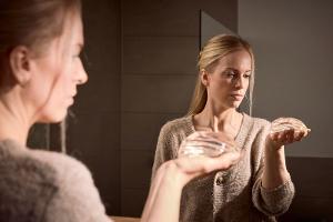 Lauren (36) ließ sich nach dem zweiten Kind die Brüste vergrößern - dann kamen zehn Jahre Leiden