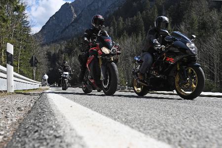 Motorradfahrer verursachen teurere Unfälle als Autofahrer. (Symbolbild)