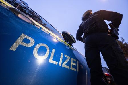 Die Polizei ermittelt wegen Mails mit Bombendrohungen an Schulen. (Symbolbild)