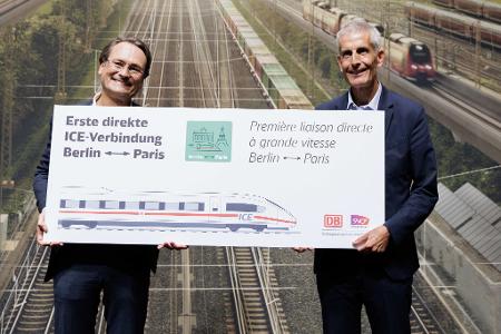 Mit großem Tamtam hat Bahn-Fernverkehrsvorstand Michael Peterson (l) mit seinem französischen Kollegen die neue Verbindung zwischen Berlin und Paris vorgestellt. (Archivbild) Mit großem Tamtam hat Bahn-Fernverkehrsvorstand Michael Peterson (l) mit seinem französischen Kollegen die neue Verbindung zwischen Berlin und Paris vorgestellt. (Archivbild)