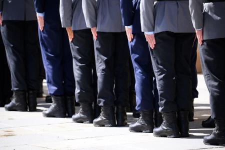 Rund 60.000 Planstellen für Soldatinnen und Soldaten weniger gab es 2024 laut Bericht im Vergleich zu 2010. (Symbolbild)