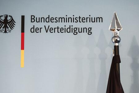 Das Bundesverteidigungsministerium ist den Prüfern zufolge heute wieder vergleichbar groß wie 2012. (Archivbild)