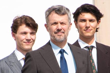 König Frederik von Dänemark mit versöhnlicher Geste an Bruder Joachim König Frederik von Dänemark mit versöhnlicher Geste an Bruder Joachim