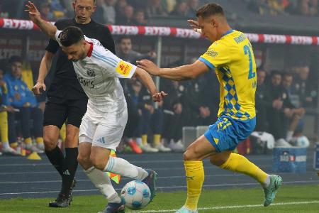 Krimi: Braunschweig schafft Zweitliga-Klassenerhalt Krimi: Braunschweig schafft Zweitliga-Klassenerhalt
