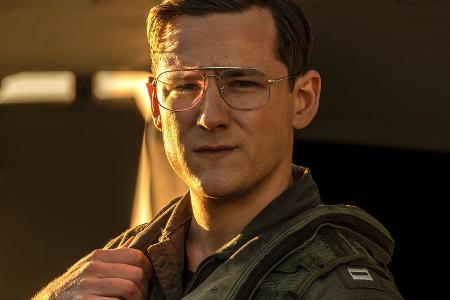 Lewis Pullman 