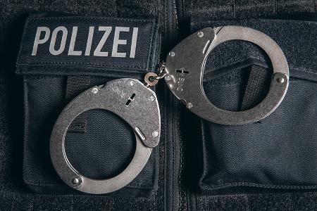 Bundespolizei nimmt 2 Personen fest Bundespolizei nimmt 2 Personen fest