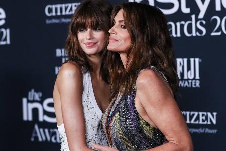 Kaia Gerber und Cindy Crawford trauern um Familienhündin Widget Kaia Gerber und Cindy Crawford trauern um Familienhündin Widget
