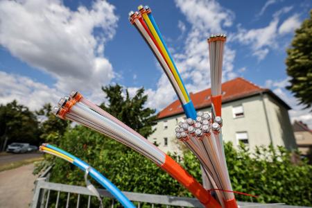 Beim Netzausbau soll es nach dem Willen der Bundesregierung schneller gehen. Beim Netzausbau soll es nach dem Willen der Bundesregierung schneller gehen.