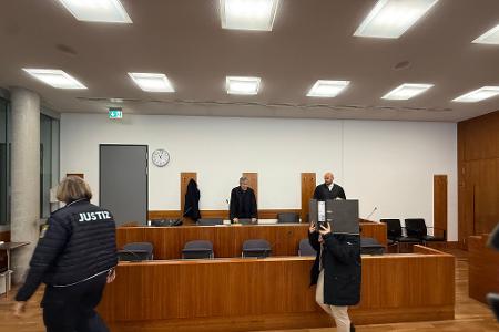 Vor drei Jahren hatte das Landgericht die heute 54-Jährige unter anderem wegen dreifachen Mordes und versuchten Mordes in zehn Fällen zu einer lebenslangen Freiheitsstrafe mit Feststellung der besonderen Schwere der Schuld verurteilt. 