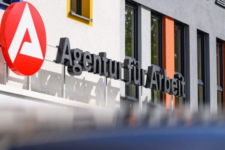 Die Zahl der Arbeitslosen ist im Mai nur verhältnismäßig leicht gesunken. (Archivbild) Die Zahl der Arbeitslosen ist im Mai nur verhältnismäßig leicht gesunken. (Archivbild)
