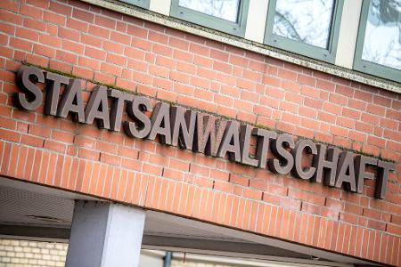 Bei der Staatsanwaltschaft Verden wird wegen möglicher jahrelanger Vergewaltigung einer Frau ermittelt. (Archivbild) Bei der Staatsanwaltschaft Verden wird wegen möglicher jahrelanger Vergewaltigung einer Frau ermittelt. (Archivbild)