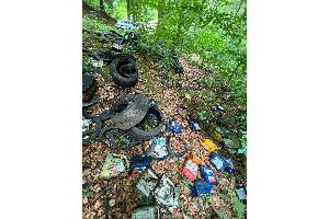 Heddesbach/Rhein-Neckar-Kreis: Unbekannte entsorgen illegal Müll im Wald und verunreinigen den Boden - Zeugenaufruf