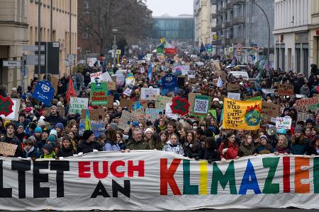 Die EU will bis Ende des Jahrzehnts eine Reduzierung der Treibhausgasemissionen um 55 Prozent. (Archivbild)