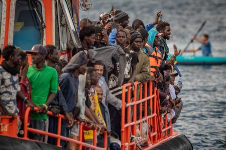 Immer wieder versuchen Migranten, in überfüllten Booten die Kanaren zu erreichen. (Archivfoto)