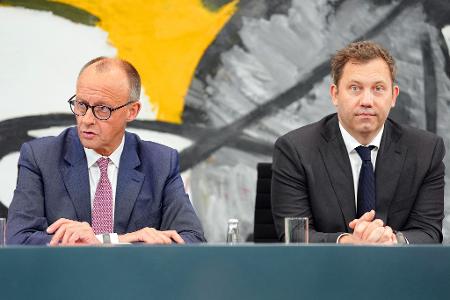 Spitzen der Koalition stellen Programm bis Sommer vor. 