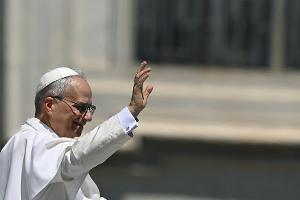 Papst Leo XIV. segnet Giro-Peloton im Vatikan