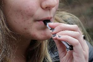 Jugend unter Dampf: Behörde warnt vor Vapes
