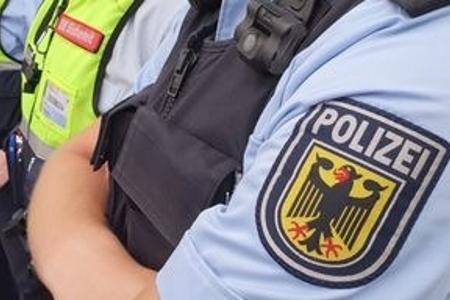 Bundespolizei in München ermittelt wegen tätlicher Angriffe gegen DB-Personal und bringt Fälscher mit Vollstreckungshaftbefehl in Haft Bundespolizei in München ermittelt wegen tätlicher Angriffe gegen DB-Personal und bringt Fälscher mit Vollstreckungshaftbefehl in Haft