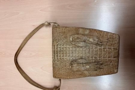 Krokodilhandtasche 2/4;
Quelle Foto: Zoll Krokodilhandtasche 2/4;
Quelle Foto: Zoll