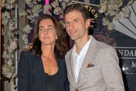Lisa und Thomas Müller trotzen den Trennungsgerüchten Lisa und Thomas Müller trotzen den Trennungsgerüchten