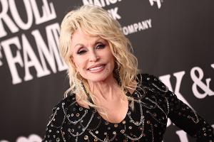 "Ich versuche weiterzumachen": Dolly Parton fühlt sich nach dem Tod ihres Mannes einsam