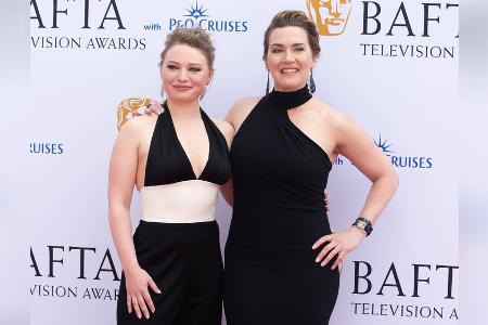 Mia Threapleton: Mama Kate Winslet hielt ihr bei Sexszene die Augen zu Mia Threapleton: Mama Kate Winslet hielt ihr bei Sexszene die Augen zu