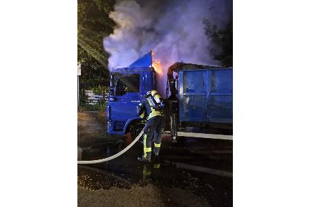 Brandbekämpfung (Foto: Feuerwehr Celle) Brandbekämpfung (Foto: Feuerwehr Celle)