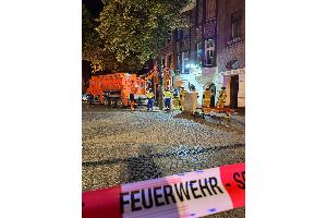 Zwei ungewöhnliche Einsätze für die Feuerwehr in der Nacht zu Sonntag: Gasgeruch durch Kurzschluss in St. Tönis und Hilferufe aus einer Wohnung mit Pool in Vorst