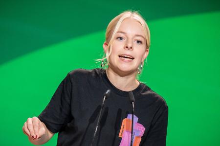Die Grüne-Jugend-Vorsitzende löste mit einem Anti-Polizei-Pullover Entrüstung aus - und ist von den Reaktionen Die Grüne-Jugend-Vorsitzende löste mit einem Anti-Polizei-Pullover Entrüstung aus - und ist von den Reaktionen