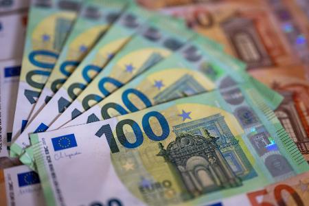 Milliarden unter den Matratzen: Bargeldmenge steigt weiter
