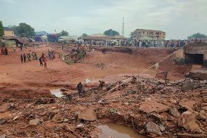 Zahl der entdeckten Fluttoten in Nigeria auf 150 gestiegen