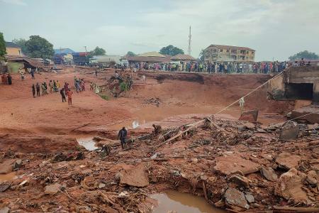 Große Zerstörungen durch eine Unwetterflut im nigerianischen Mokwa.