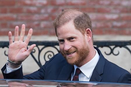 Affront gegen König Charles III.: Prinz Harry wollte Nachnamen ändern Affront gegen König Charles III.: Prinz Harry wollte Nachnamen ändern
