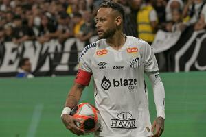 Gelb-Rot zum Abschluss? Neymars Zukunft bei Santos offen