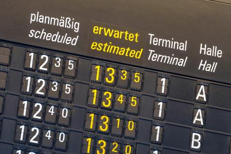 Bislang müssen Airlines ihre Passagiere ab drei Stunden Verspätung finanziell entschädigen. Bislang müssen Airlines ihre Passagiere ab drei Stunden Verspätung finanziell entschädigen.
