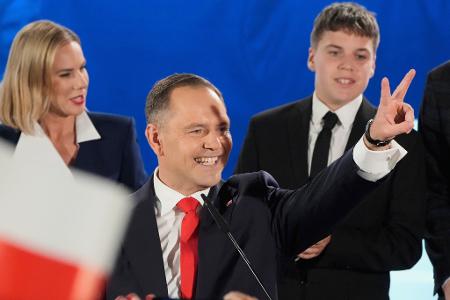 Mit Karol Nawrocki übernimmt ein politisch unerfahrener EU-Skeptiker das Präsidentenamt.
