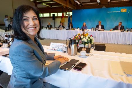 Katherina Reiche (CDU) setzt auf zusätzliche Gaskraftwerke zur Senkung der Energiekosten in Deutschland. Ein Katherina Reiche (CDU) setzt auf zusätzliche Gaskraftwerke zur Senkung der Energiekosten in Deutschland. Ein